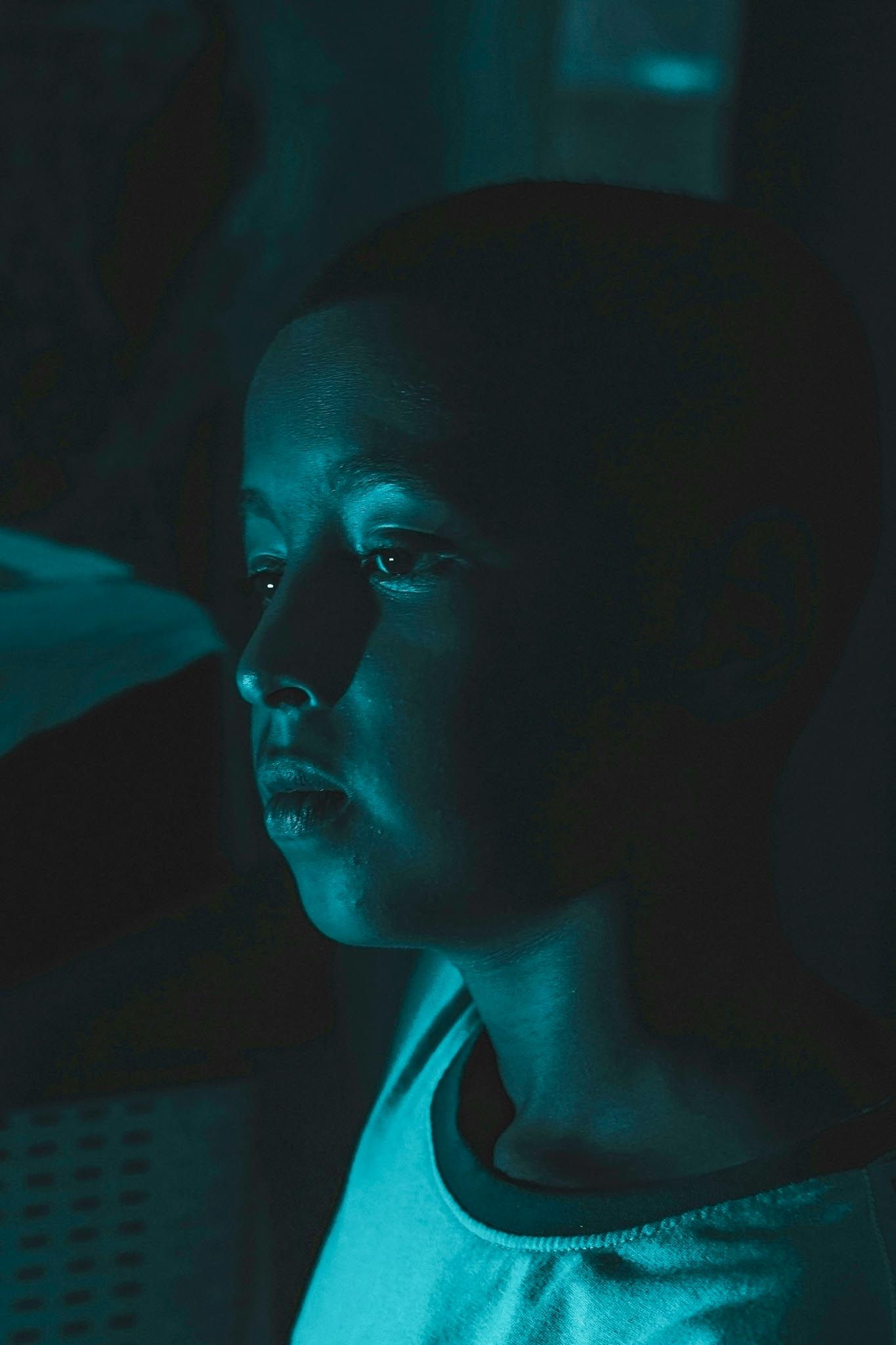 The Green Light Problem: The toxic spike that most glasses ignore